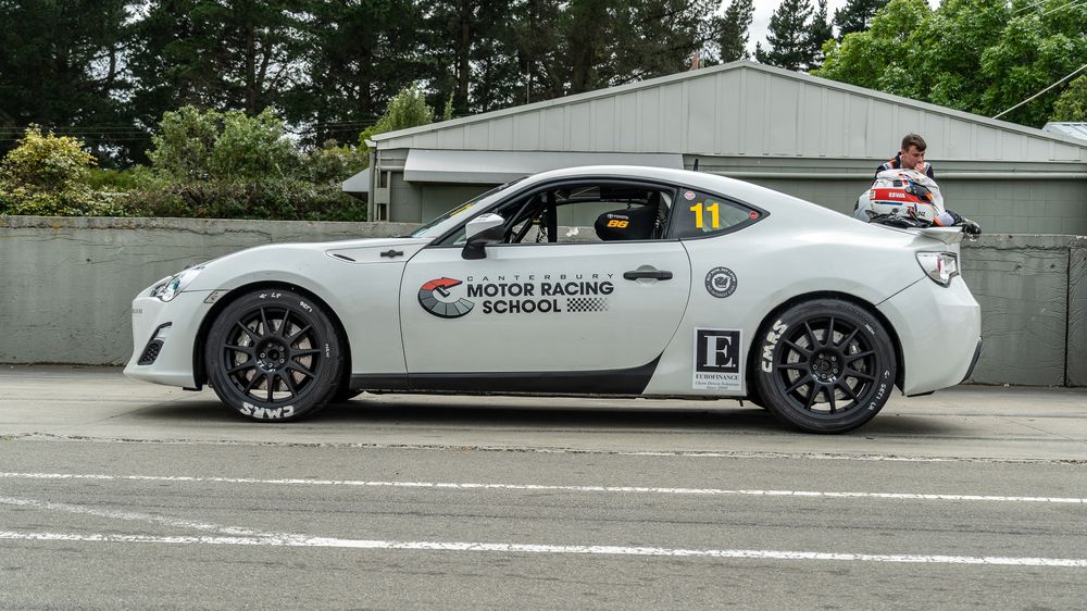 School Toyota 86 side profile